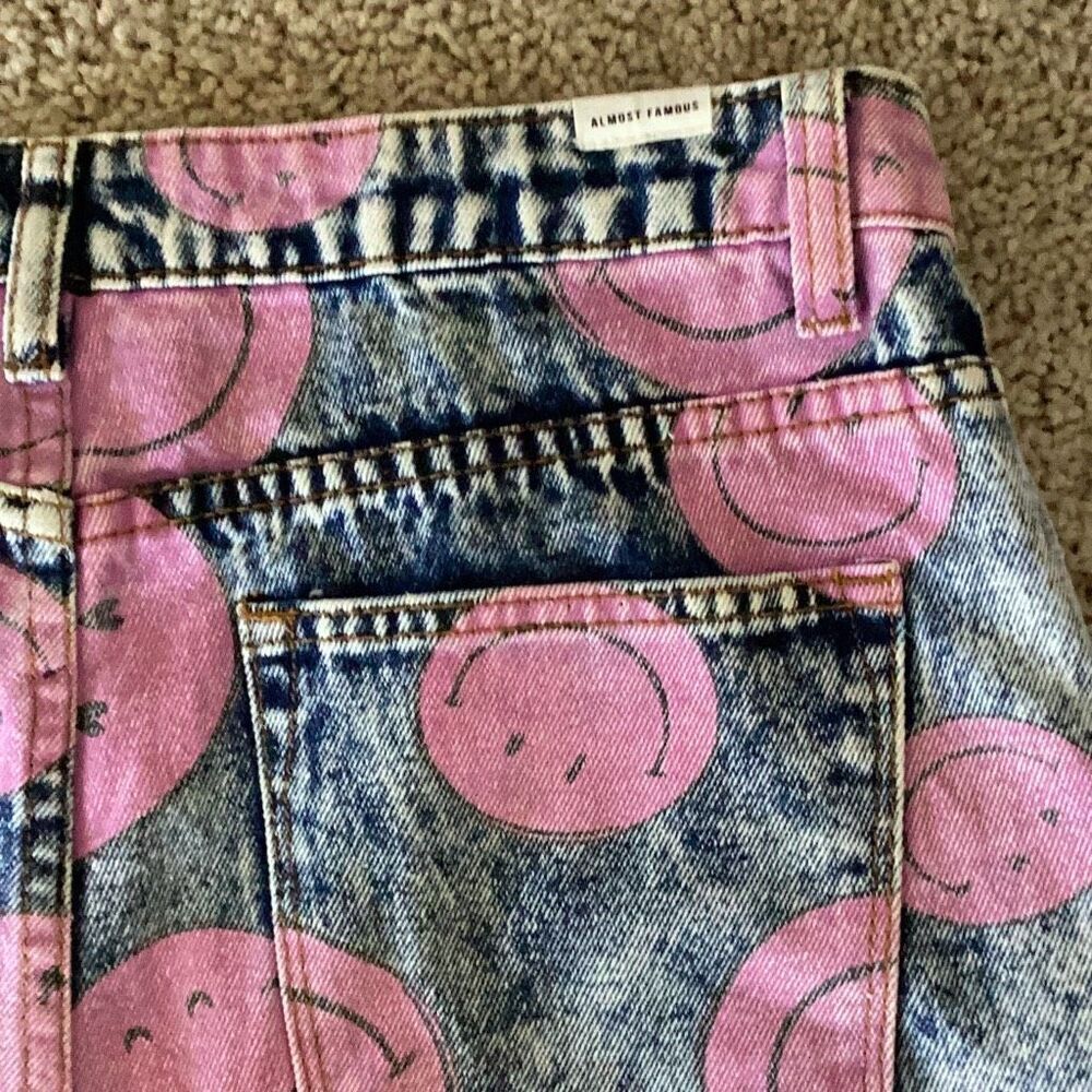 Almost Famous Smiley Face Cut Off Jean Shorts Women’s 9 High Rise Denim - Picture 8 of 9